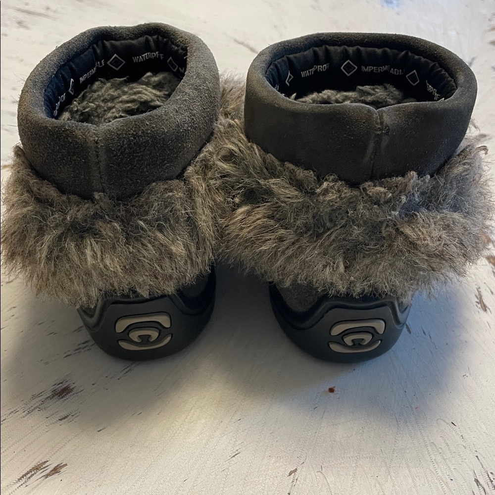 Kids Manitobah Mukluks - Picture 4 of 7